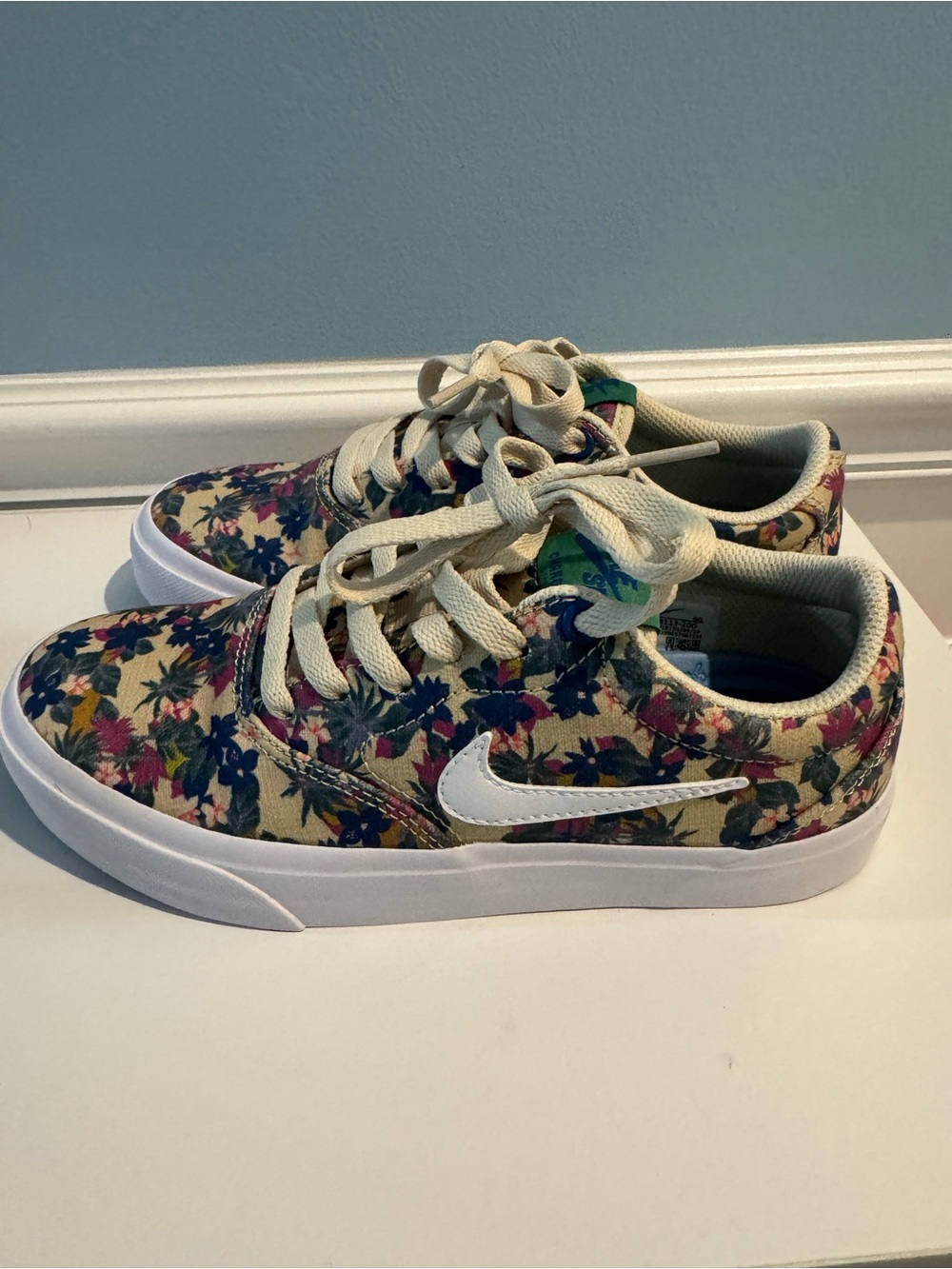 Nike Floral Sneakers in Tan with White Swoosh Size4BigGirls/Size6Women